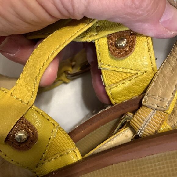 Michael Kors size 8 mustard color sandals/heels - Picture 9 of 11